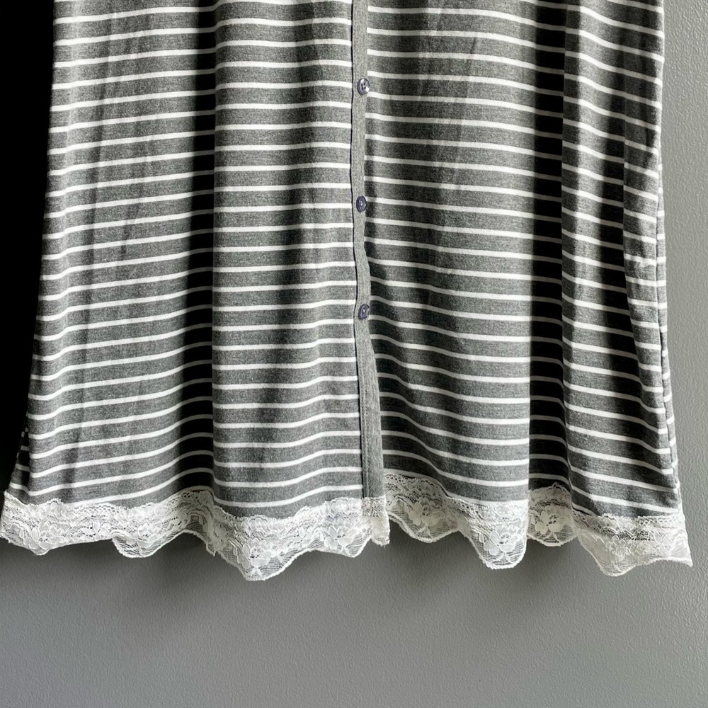 Women Striped Button Down Night Gown with Lace Accent Pocket Size M Nightshirt - Picture 4 of 6